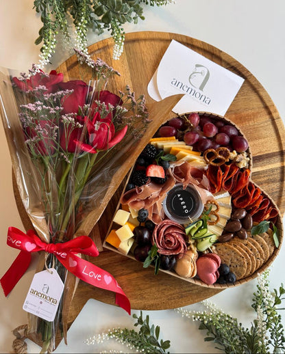 Tabla Valentine's + ramo floral de ANÉMONA by MS