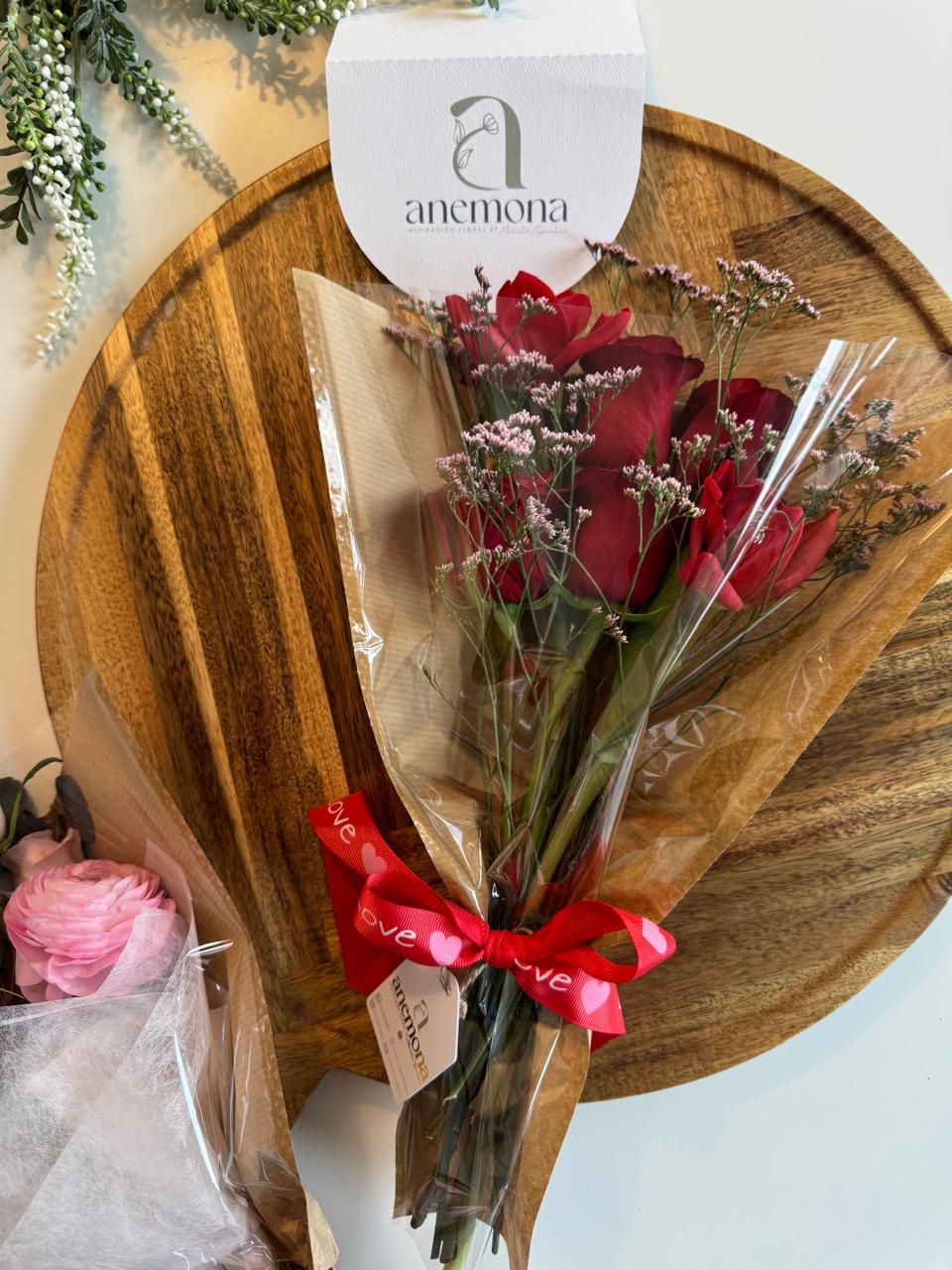 Tabla Valentine's + ramo floral de ANÉMONA by MS